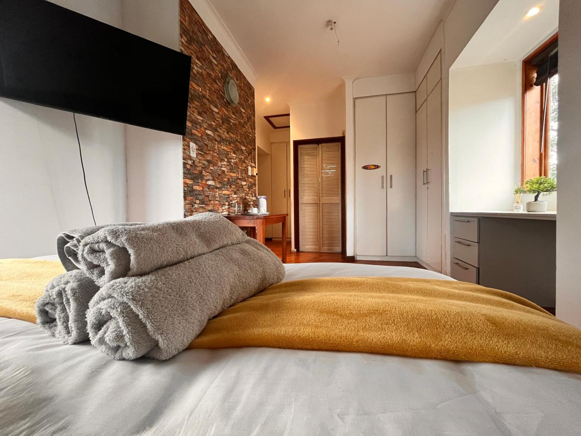 The Wood House Hotel Empangeni Room photo
